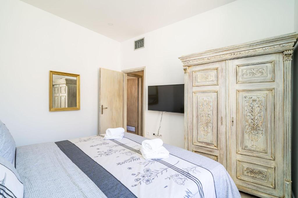 Posteľ alebo postele v izbe v ubytovaní Luxury apartment Petra with terrace and city view
