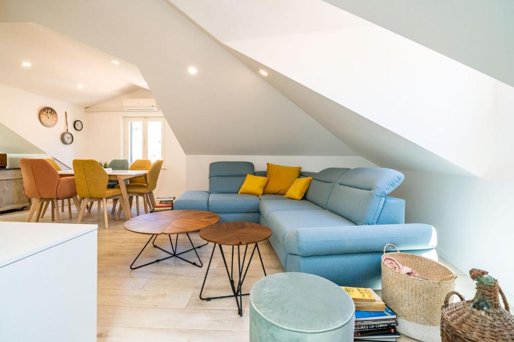 Posedenie v ubytovaní Luxury apartment Petra with terrace and city view