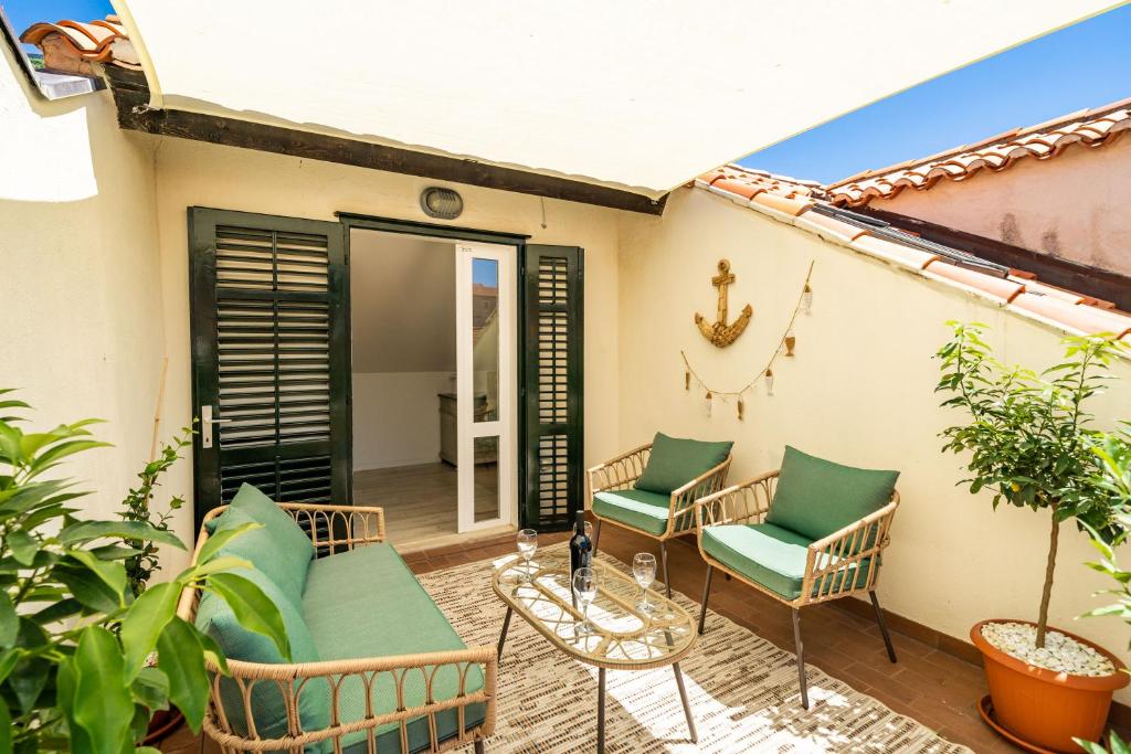 Balkón alebo terasa v ubytovaní Luxury apartment Petra with terrace and city view