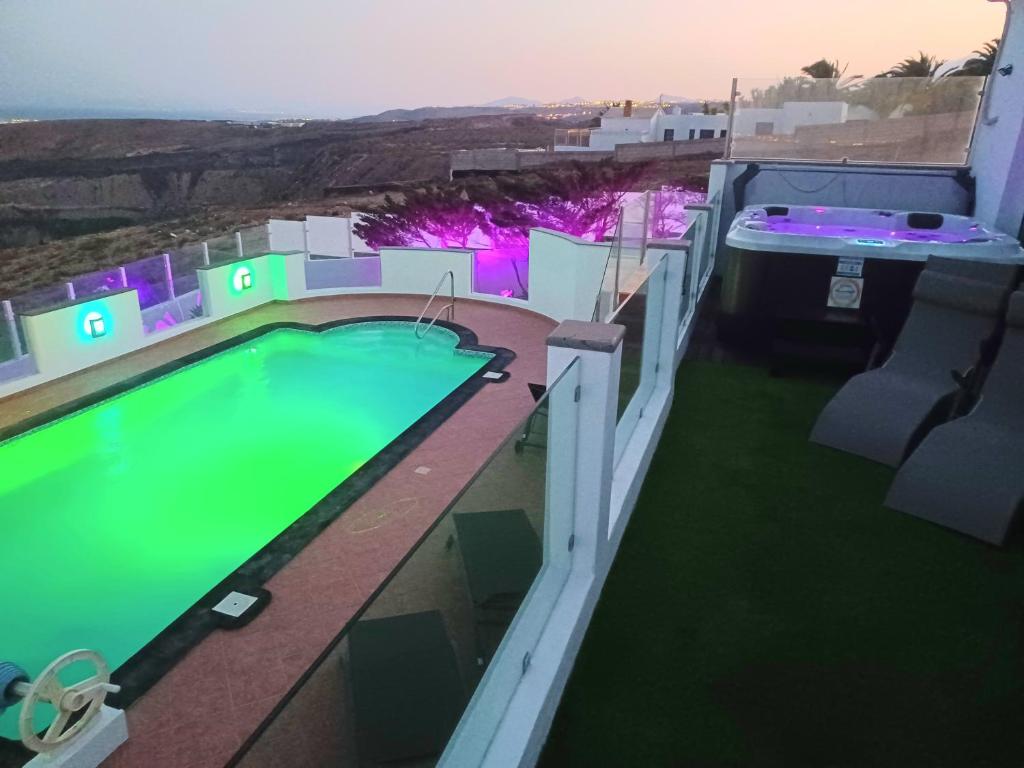 Bazén v ubytování Villa Vista Mar II, 280 qm, heated Pool, HotTube, Gaming Room, fast Internet, Meerblick nebo v jeho okolí