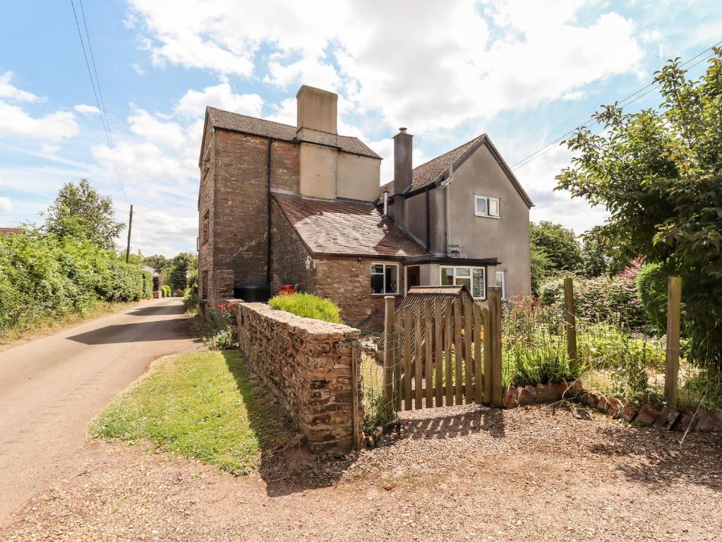 The Olde House, Upton (updated prices 2024)