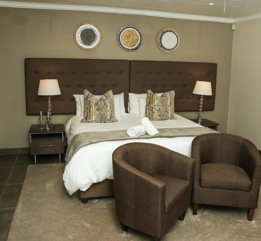 מיטה או מיטות בחדר ב-Walmer Manor Guest House