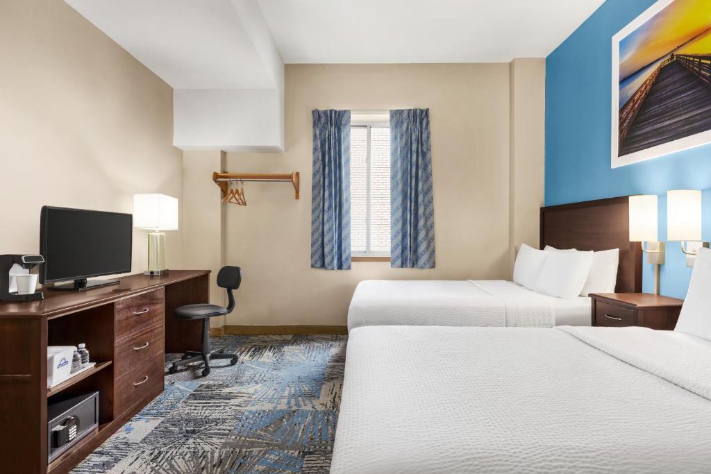 Days Inn by Wyndham Philadelphia Convention Center - Double Room With Two Double Beds - Non-Smoking