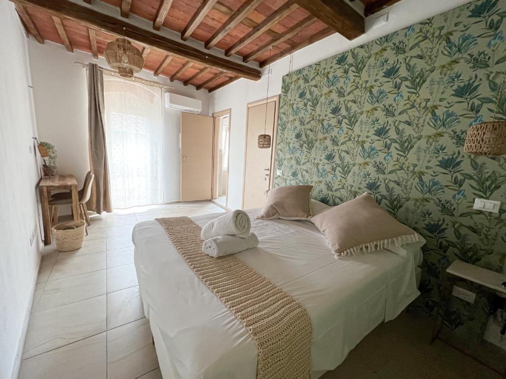Postel nebo postele na pokoji v ubytování NEW! -Verderame Rooms & Suite in Lucca