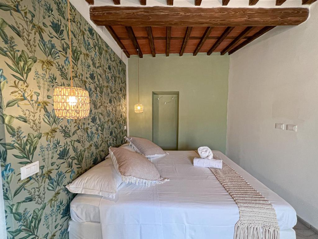 Postel nebo postele na pokoji v ubytování NEW! -Verderame Rooms & Suite in Lucca