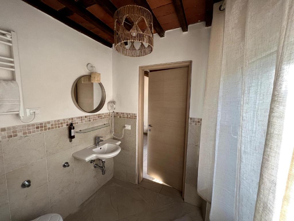 Koupelna v ubytování NEW! -Verderame Rooms & Suite in Lucca