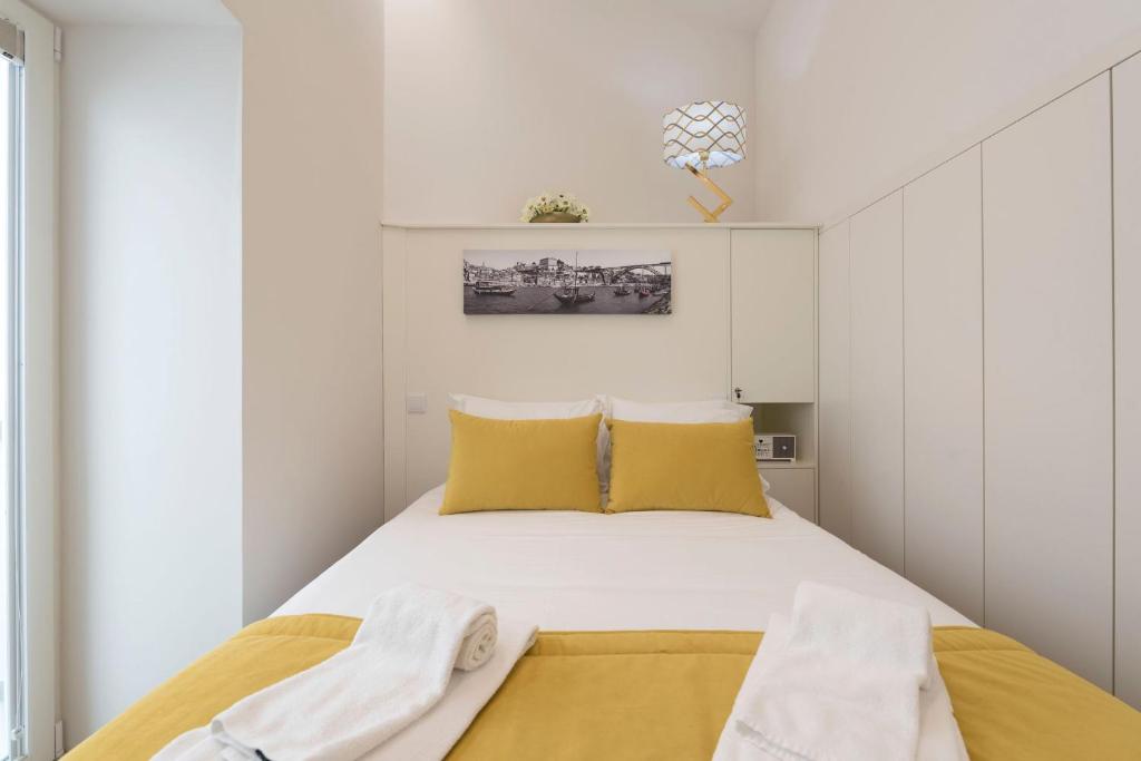 Een bed of bedden in een kamer bij Santo António Oporto House