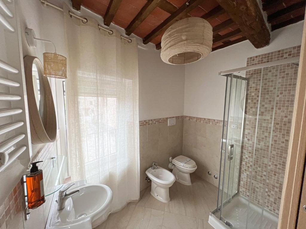 Koupelna v ubytování NEW! -Verderame Rooms & Suite in Lucca