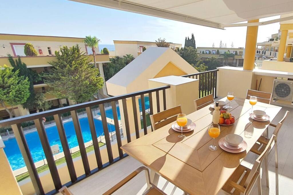 Pogled na bazen v nastanitvi Luxury Apartment-Studio in Marbella! oz. v okolici