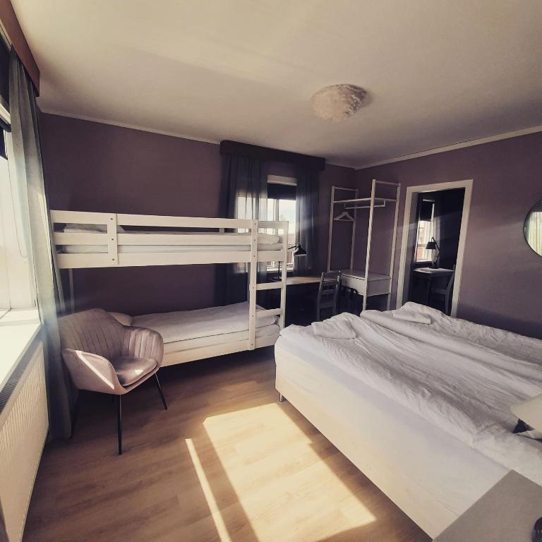 Postel nebo postele na pokoji v ubytování Grindavik Guesthouse self check in & out