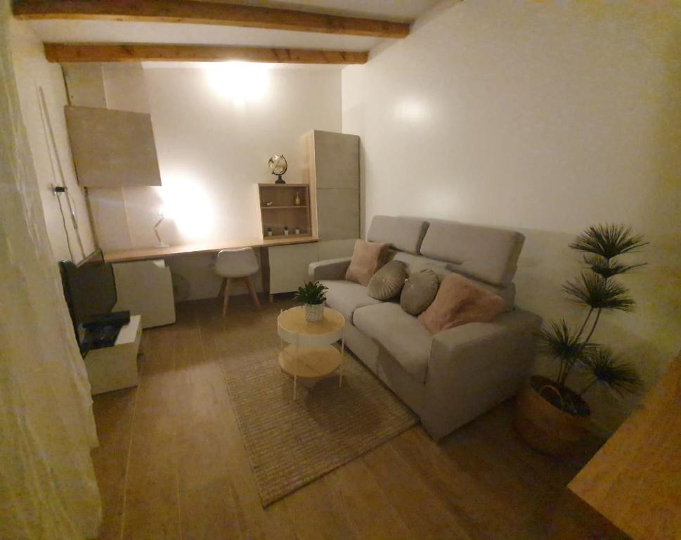 Posedenie v ubytovaní Dépendance et chambre avec piscine et jardin privés sans vis-à-vis