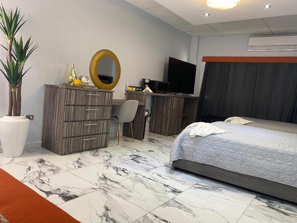 Postel nebo postele na pokoji v ubytování Itza-Bella Suites