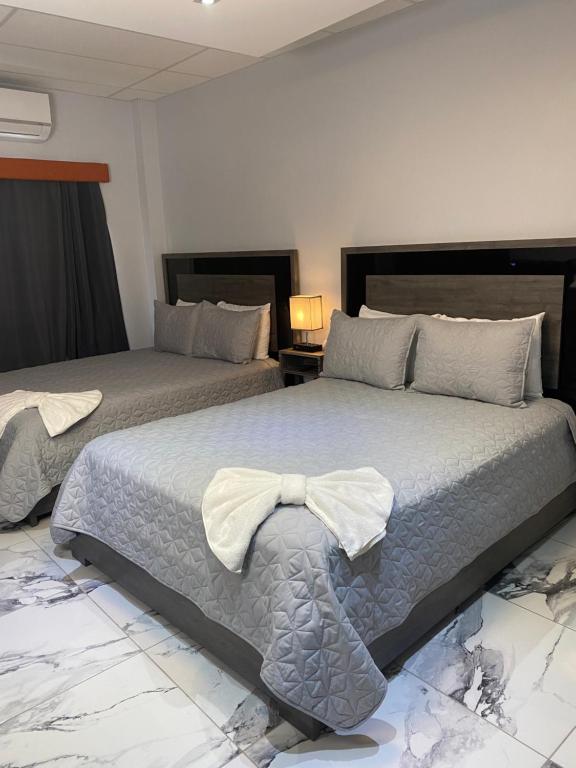 Postel nebo postele na pokoji v ubytování Itza-Bella Suites