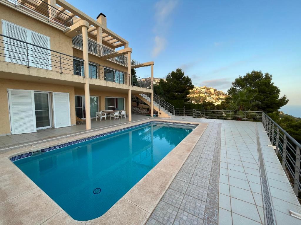 Seaview 6br villa with private pool