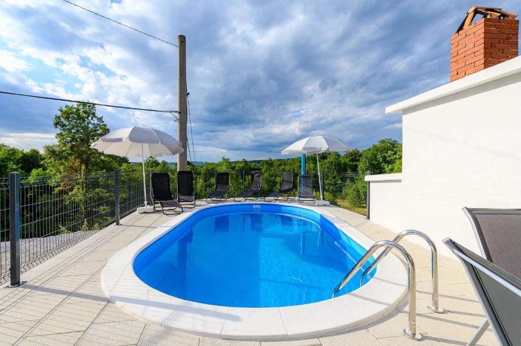 Bazén v ubytovaní Apartment Paradiz alebo v jeho blízkosti