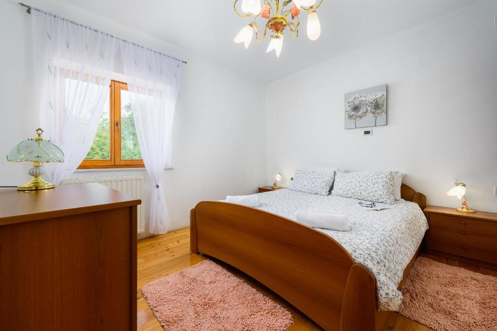Posteľ alebo postele v izbe v ubytovaní Apartment Paradiz