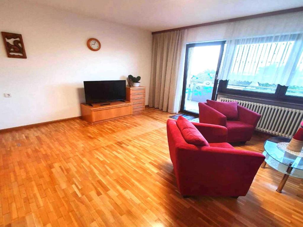 TV a/nebo společenská místnost v ubytování Apartment in Görwihl near Black Forest Waterfalls