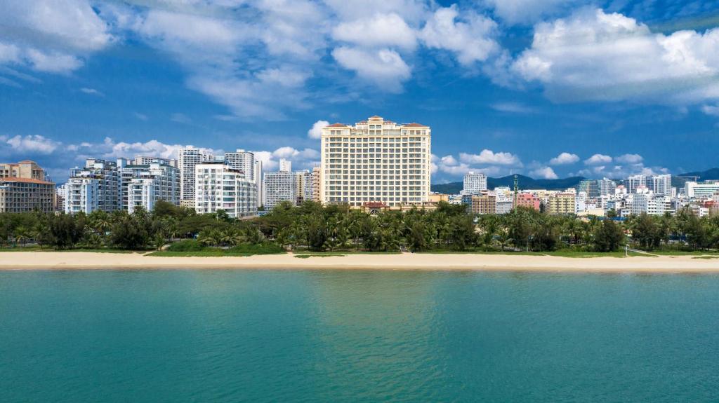 a view of a city with a beach and buildings at Shengyi Holiday Villa Hotel in Sanya