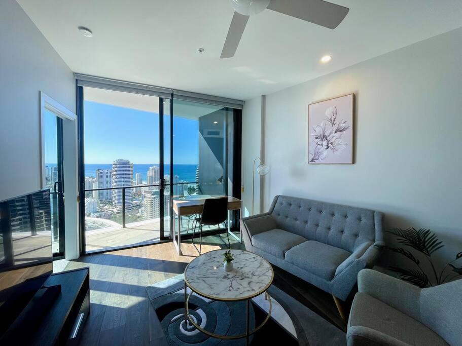Luxury ocean skyline stunner 2beds apt 33F - Housity