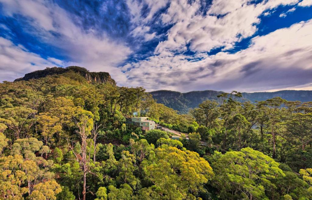 Off grid home on a private rainforest - Housity