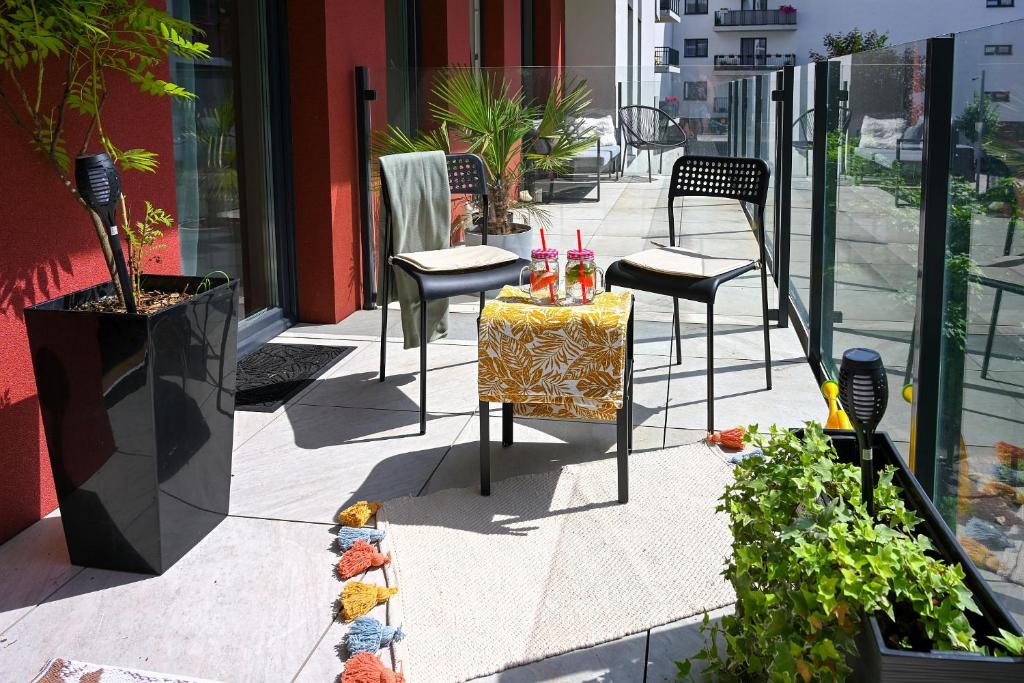Balkón alebo terasa v ubytovaní Praktyczny apartament z cichym tarasem
