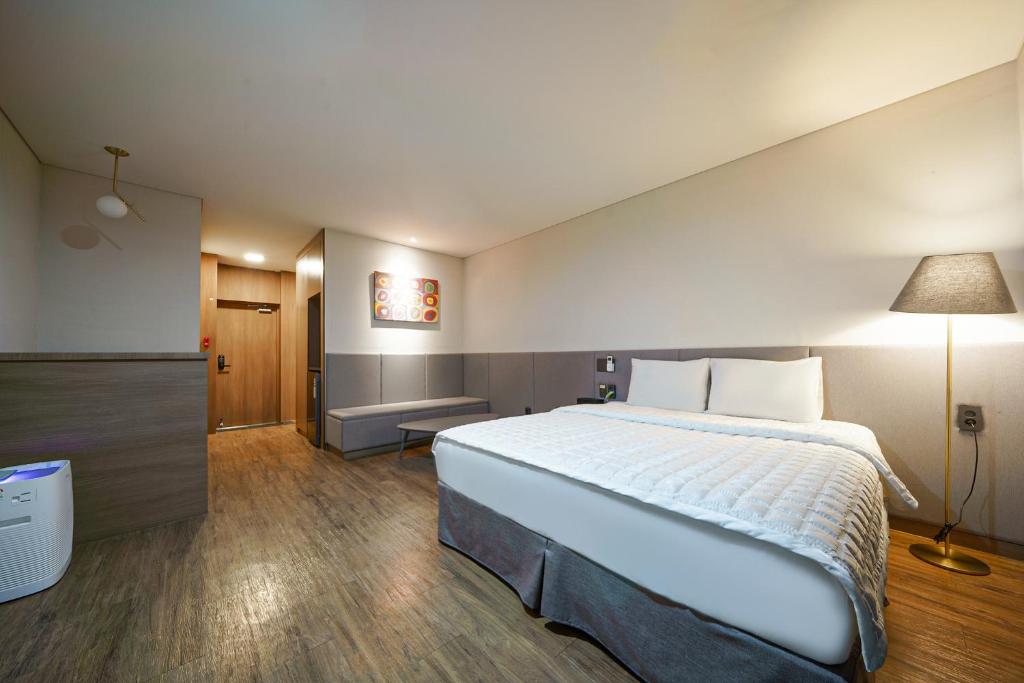 Postel nebo postele na pokoji v ubytování MTM Family Hotel