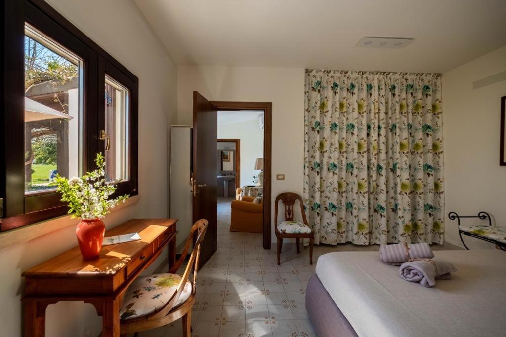 Postel nebo postele na pokoji v ubytování Tenuta DonnAnna Agriturismo&Glamping