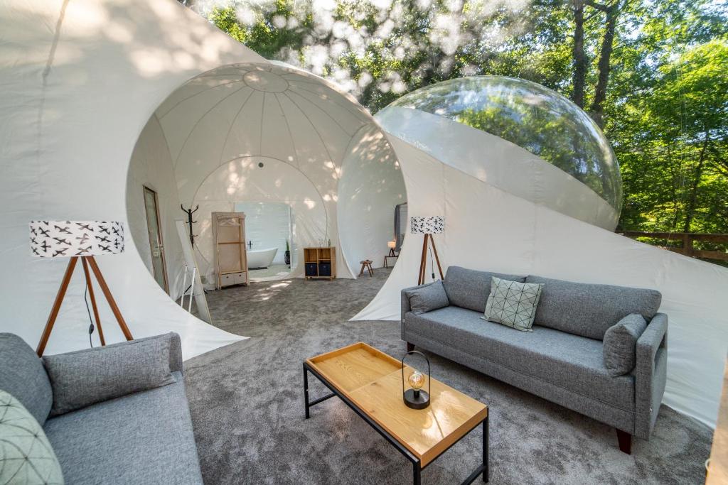 Posezení v ubytování Nomad Hotel & Glamping