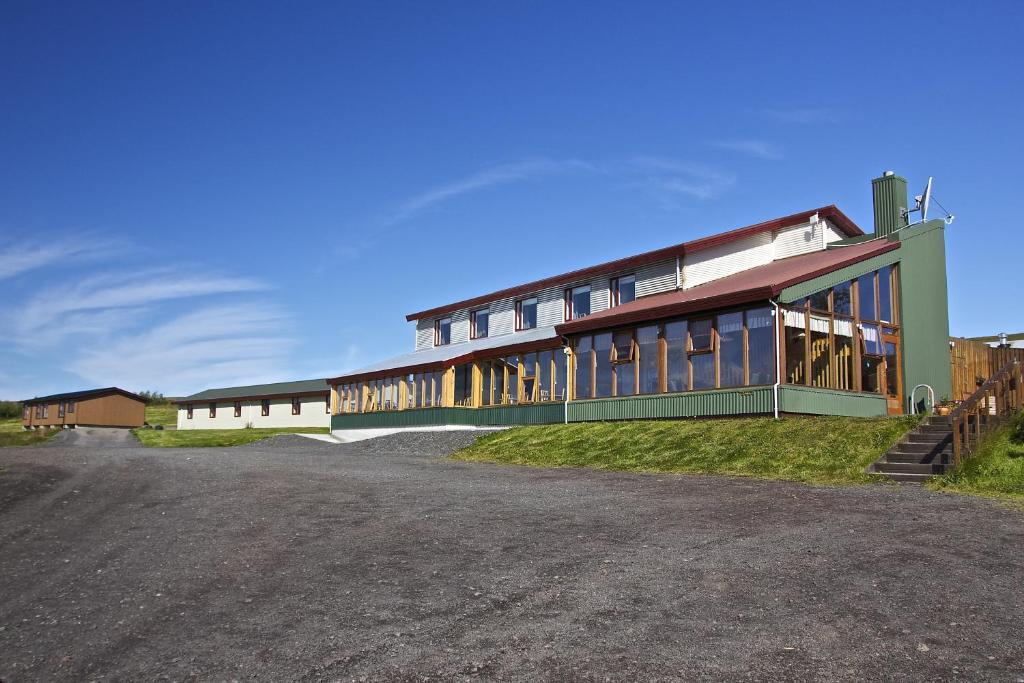 a building on the side of a dirt road at Hotel Raudaskrida in Þóroddsstaður