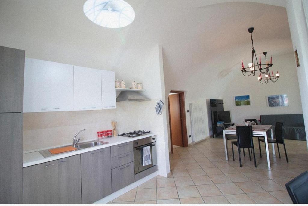 Kuchyň nebo kuchyňský kout v ubytování B&B LA CASETTA DI ALICE