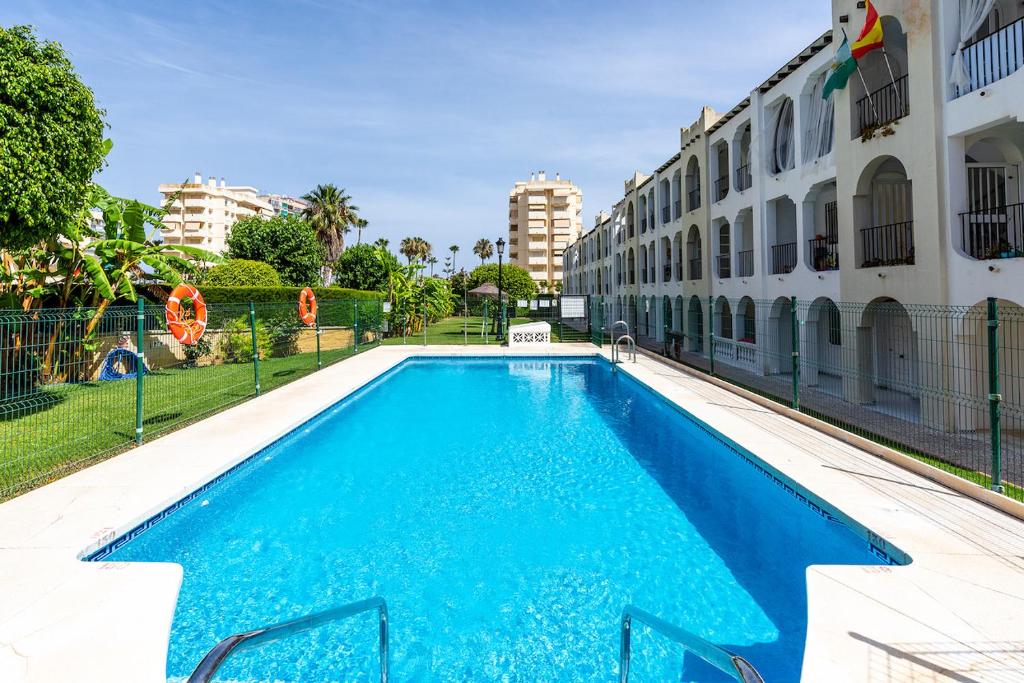 a large swimming pool next to a building at apartamento benalmadena in Benalmádena