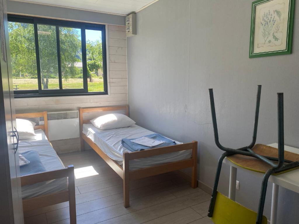 Postel nebo postele na pokoji v ubytování Complexe des Oustalous