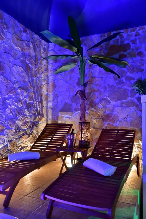 Fotografie z fotogalerie ubytování SPA SUITE SICILIA - Intera casa con spa privata Jacuzzi Sauna Bagno di Vapore ad uso illimitato v destinaci Rosolini