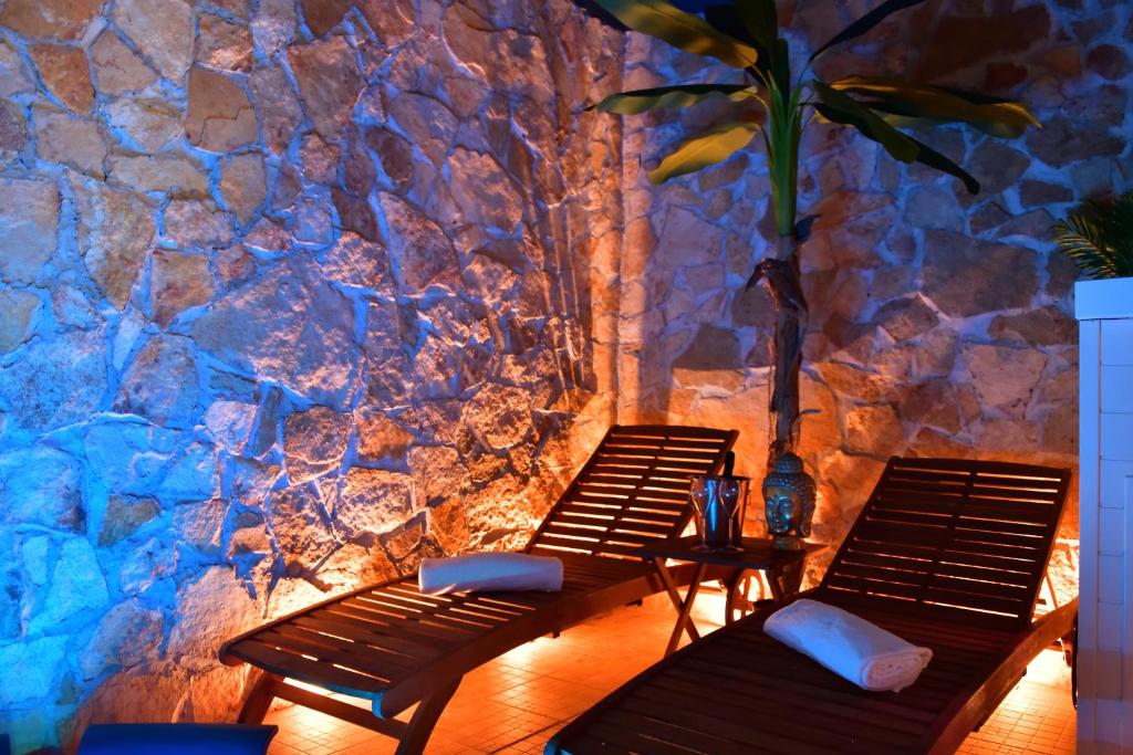 Fotografie z fotogalerie ubytování SPA SUITE SICILIA - Intera casa con spa privata Jacuzzi Sauna Bagno di Vapore ad uso illimitato v destinaci Rosolini