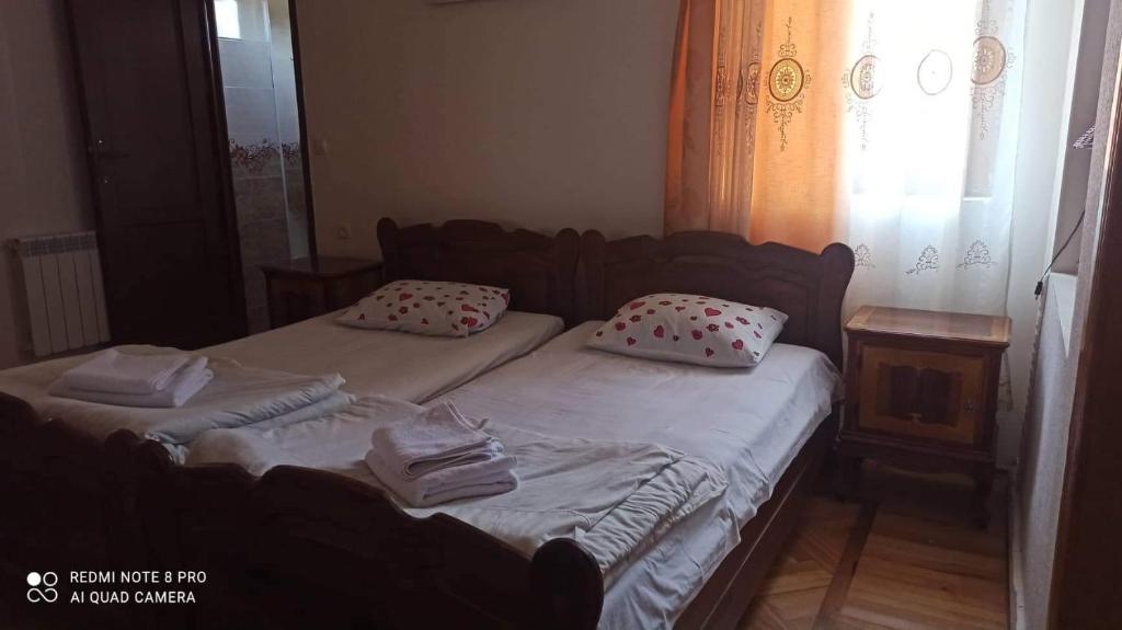 Postel nebo postele na pokoji v ubytování Hotel Kharabadze