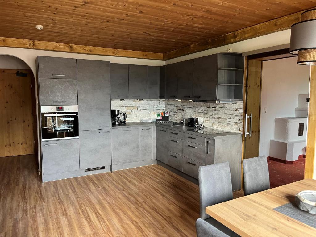 Kuchyň nebo kuchyňský kout v ubytování Appartementhaus zum Holzknecht am See
