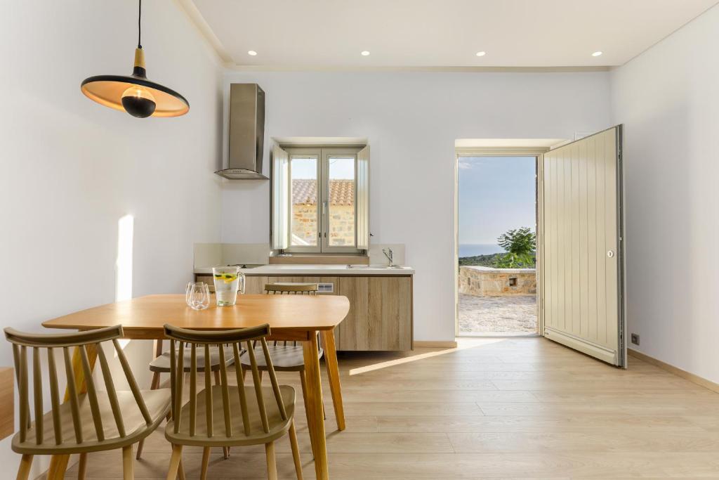 Salvia Areopolis All Suite Hotel - 2