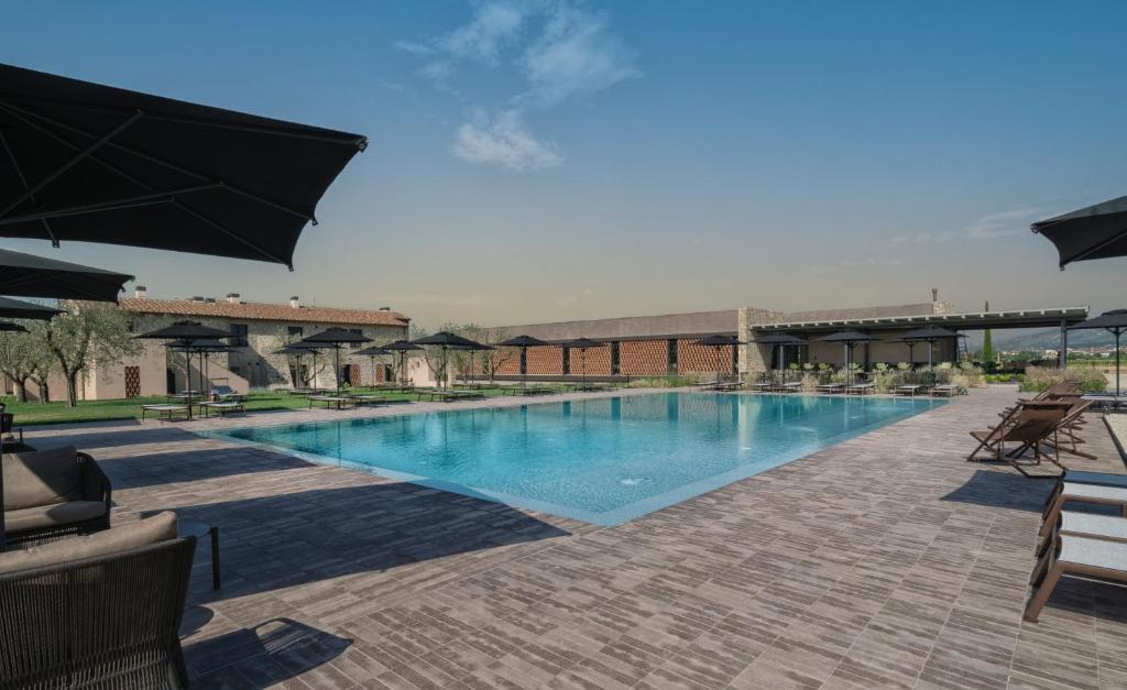 The swimming pool at or close to I Vivai