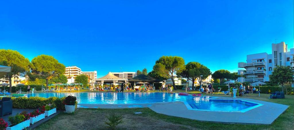 Bazén v ubytování Hotel Falcone nebo v jeho okolí
