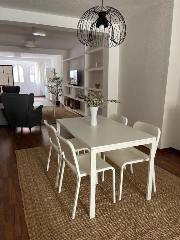 Posedenie v ubytovaní IRUA APARTAMENTOS