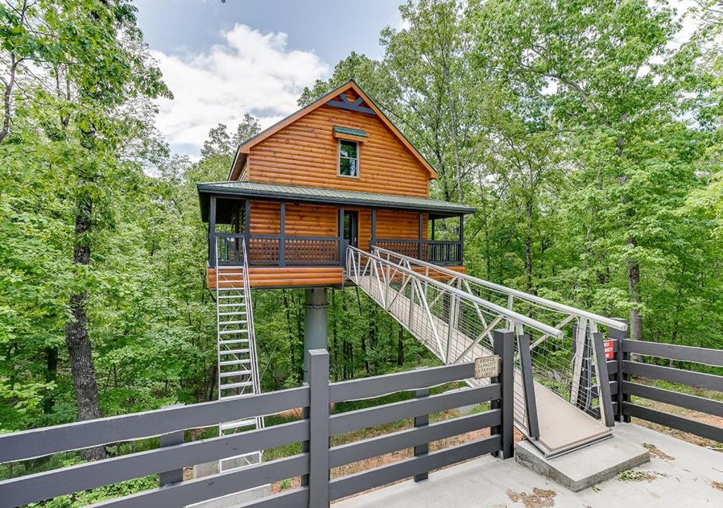 Sky's the Limit Treehouse Near Helen, Cornelia (updated prices