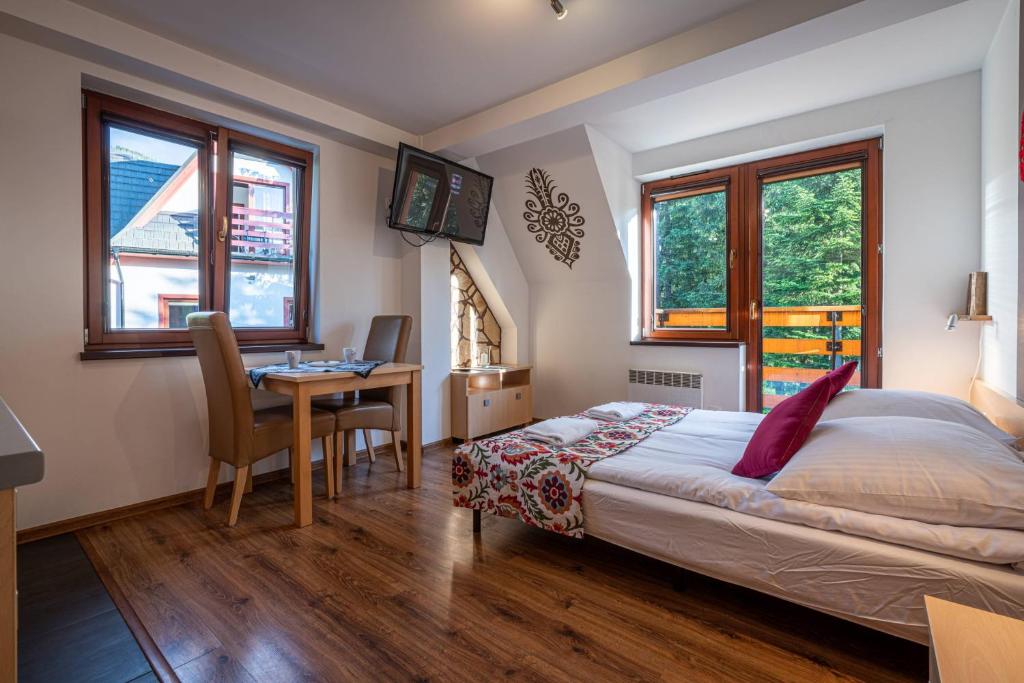 Posteľ alebo postele v izbe v ubytovaní Aparteo Apartamenty Strzelców Podhalańskich 34