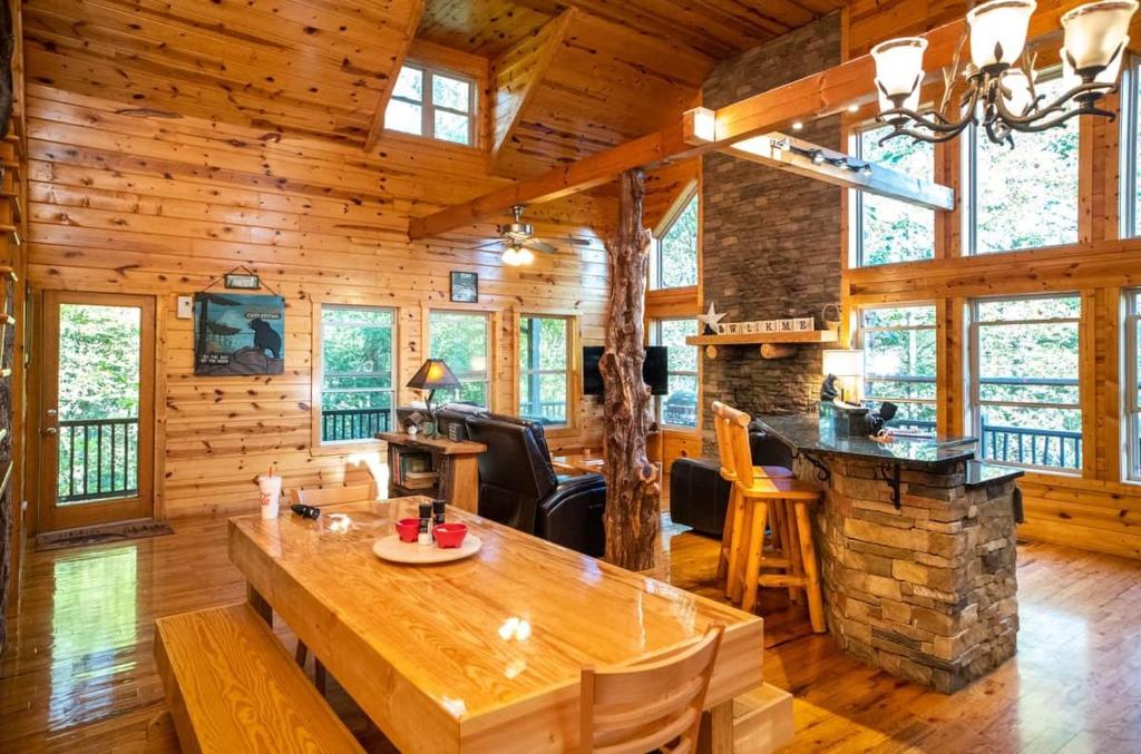 Cabin w Game Room Near Creek & Helen GA - Housity