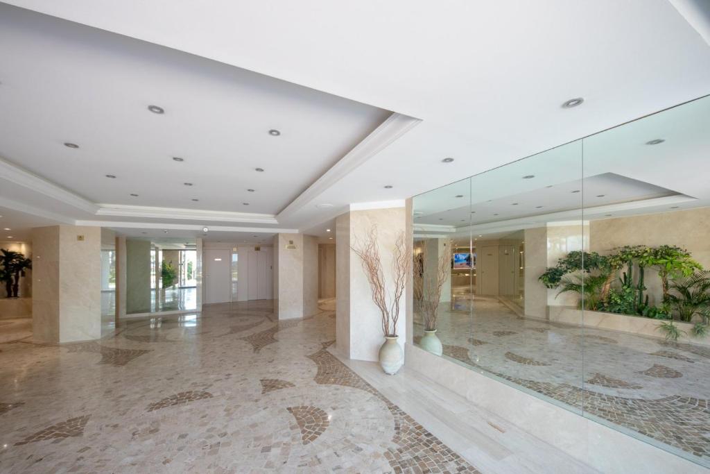 Fotografie z fotogalerie ubytování Center Bay Luxueux appartement avec vue mer 6 eme etage v destinaci Juan-les-Pins