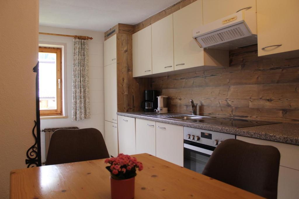 Kuchyň nebo kuchyňský kout v ubytování Berghof