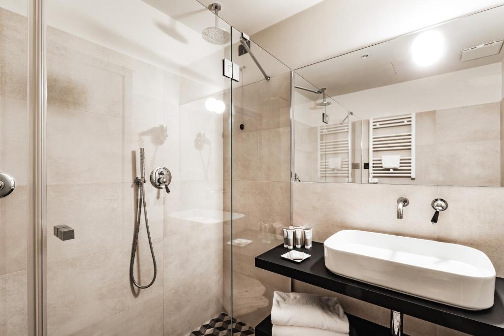 Koupelna v ubytování SeeBay Hotel