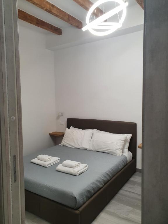 Postel nebo postele na pokoji v ubytování 5 Terre Station Rooms