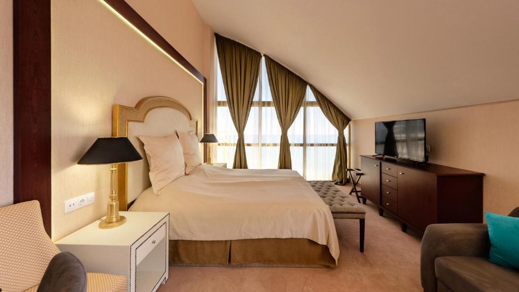 Imperial Palace Hotel - 