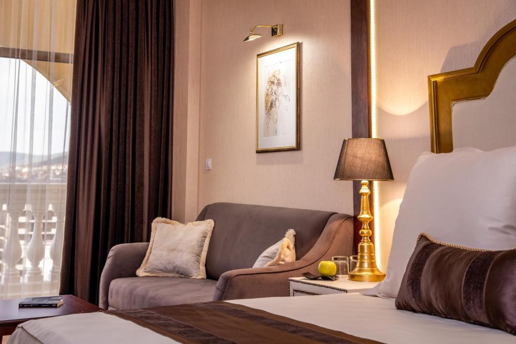 Imperial Palace Hotel - Chambre Double Supérieure Avec Vue Sur Le Jardin Et Balcon (2 Adultes + 1 Enfant)