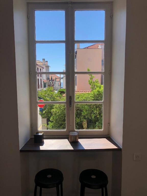 Fotografia z galérie ubytovania Bel appartement, offrant calme et luminosité, proche Côte des Basques v destinácii Biarritz